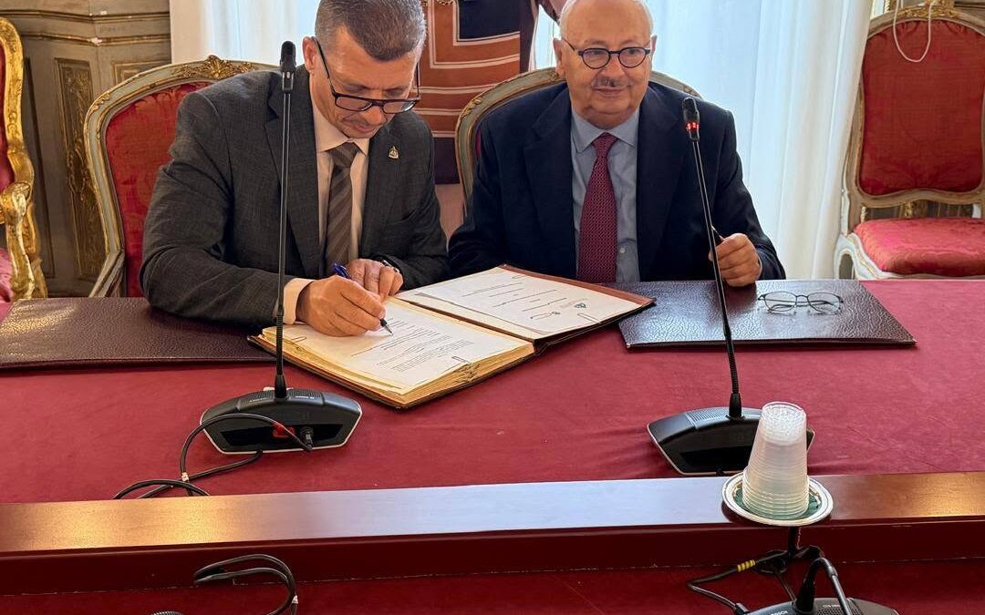 غرفة التجارة مصراتة وغرفة التجارة جنوا توقعان مذكرة تفاهم لتعزيز الشراكة الاقتصادية بمدينة جنوا الإيطالية.